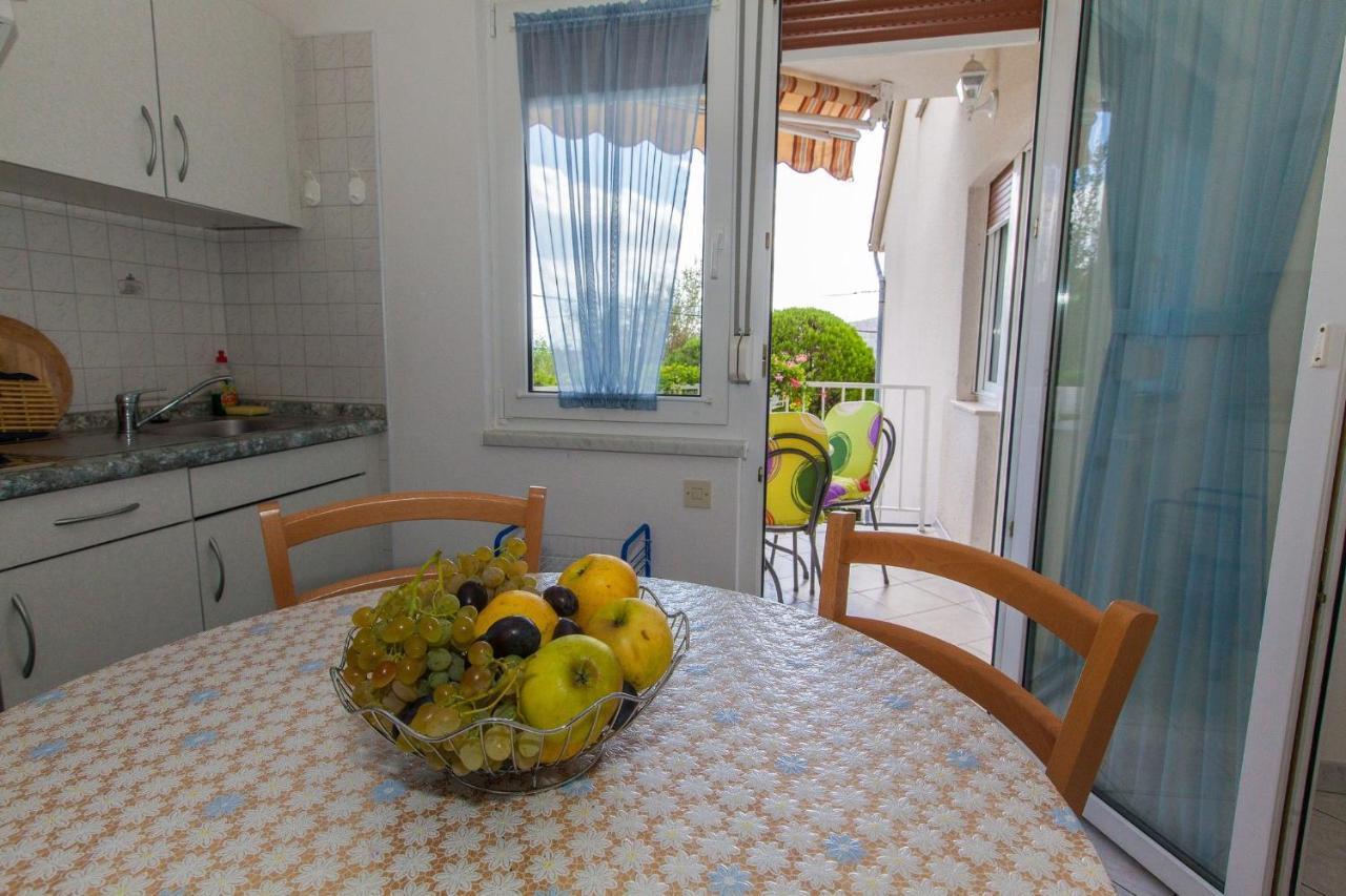 Apartment Karla Брибир Екстериор снимка